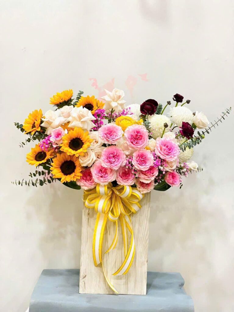 Hộp gỗ hoa hướng dương mix hồng phấn – ảnh thật Hoa Tươi 24h